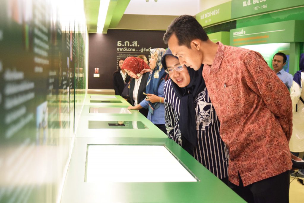 The delegates from Indonesia visit Bank for Agriculture and Agricultural Cooperatives (BAAC)’s exhibition in Bangkok during their exchang visit between May 29 – April 1, 2019 to learn about history and development of Thailand’s state-owned bank as well as roles of financial institution in crop insurance. (Photo credit: Bank for Agriculture and Agricultural Cooperatives)