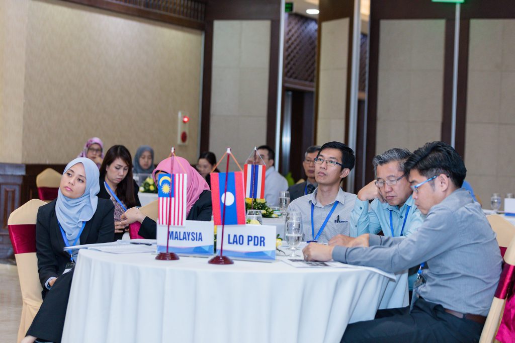 Participants pay attention to a discussion. (Photo credit: GIZ Vietnam)
